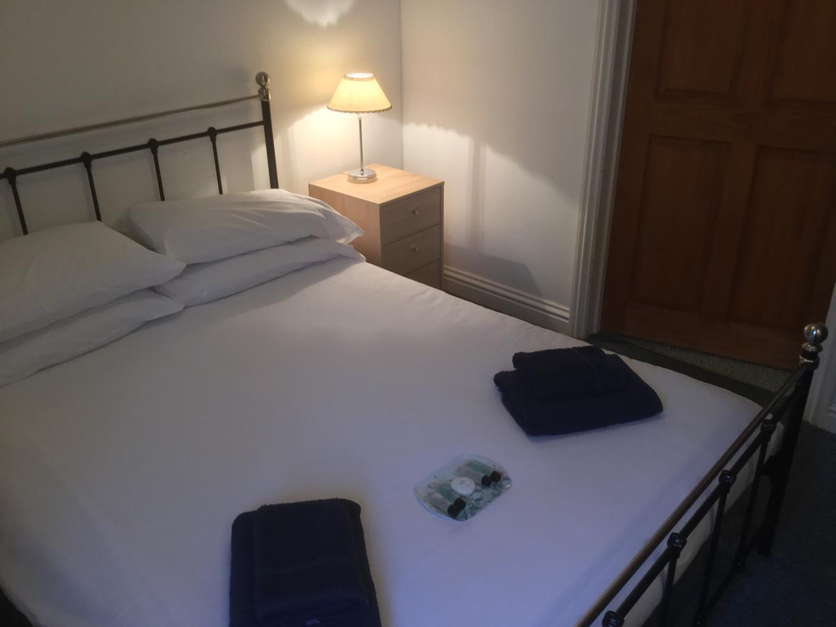 Hotel The Jolly Huntsman à Chippenham  Extérieur photo