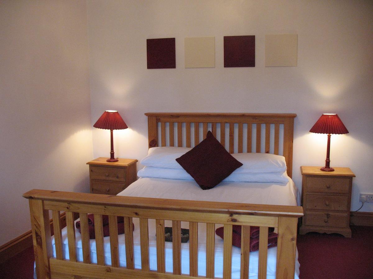 Hotel The Jolly Huntsman à Chippenham  Extérieur photo